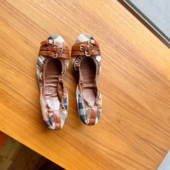Burberry Nova Check Plaid SZ 38( US 7 1/2) Ballet Flats Italy - Picture 1 of 14